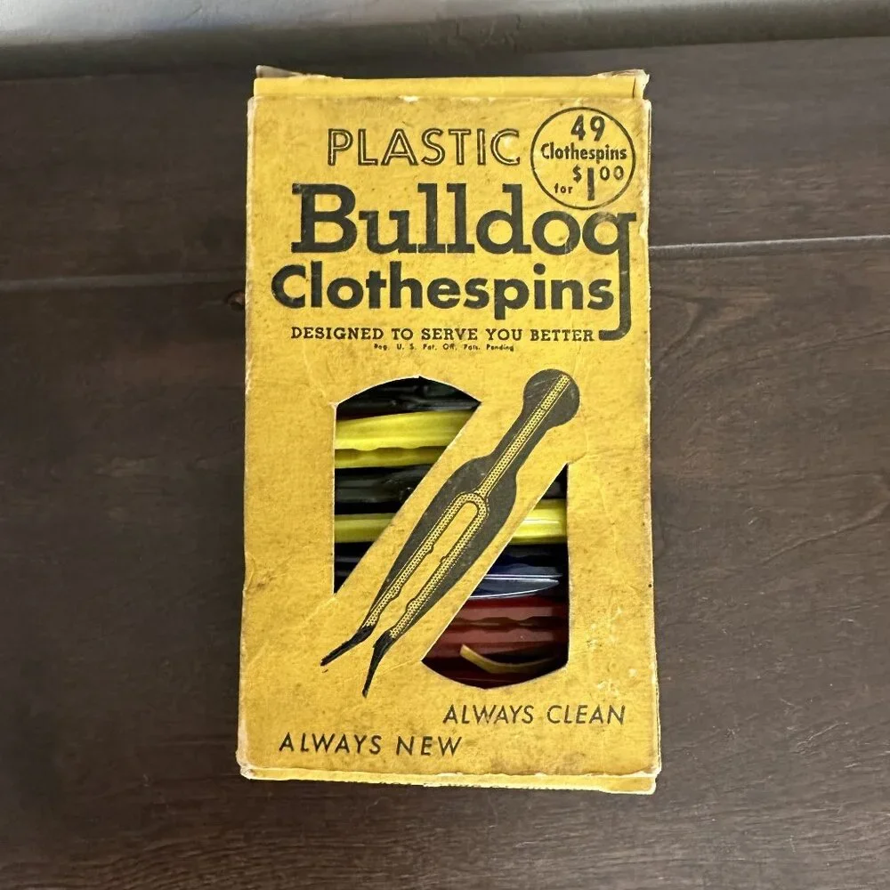 Vintage Bulldog Clothes Laundry Pins Hard Plastic 49 Pcs 1950s Assorted Colors - Picture 9 of 12